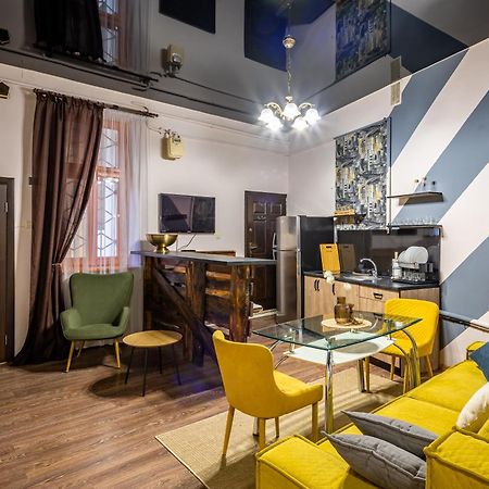 Avangard LChin*M Apartment Lviv Bagian luar foto