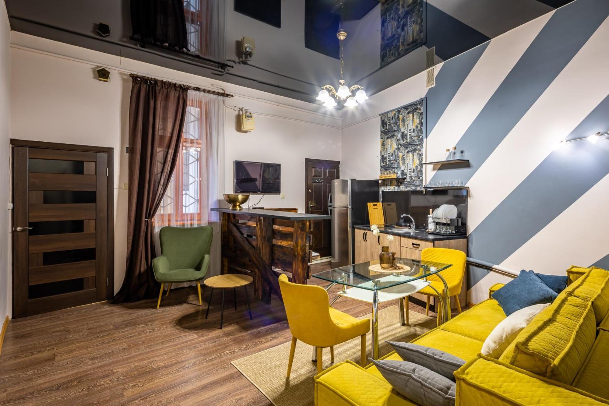 Avangard LChin*M Apartment Lviv Bagian luar foto