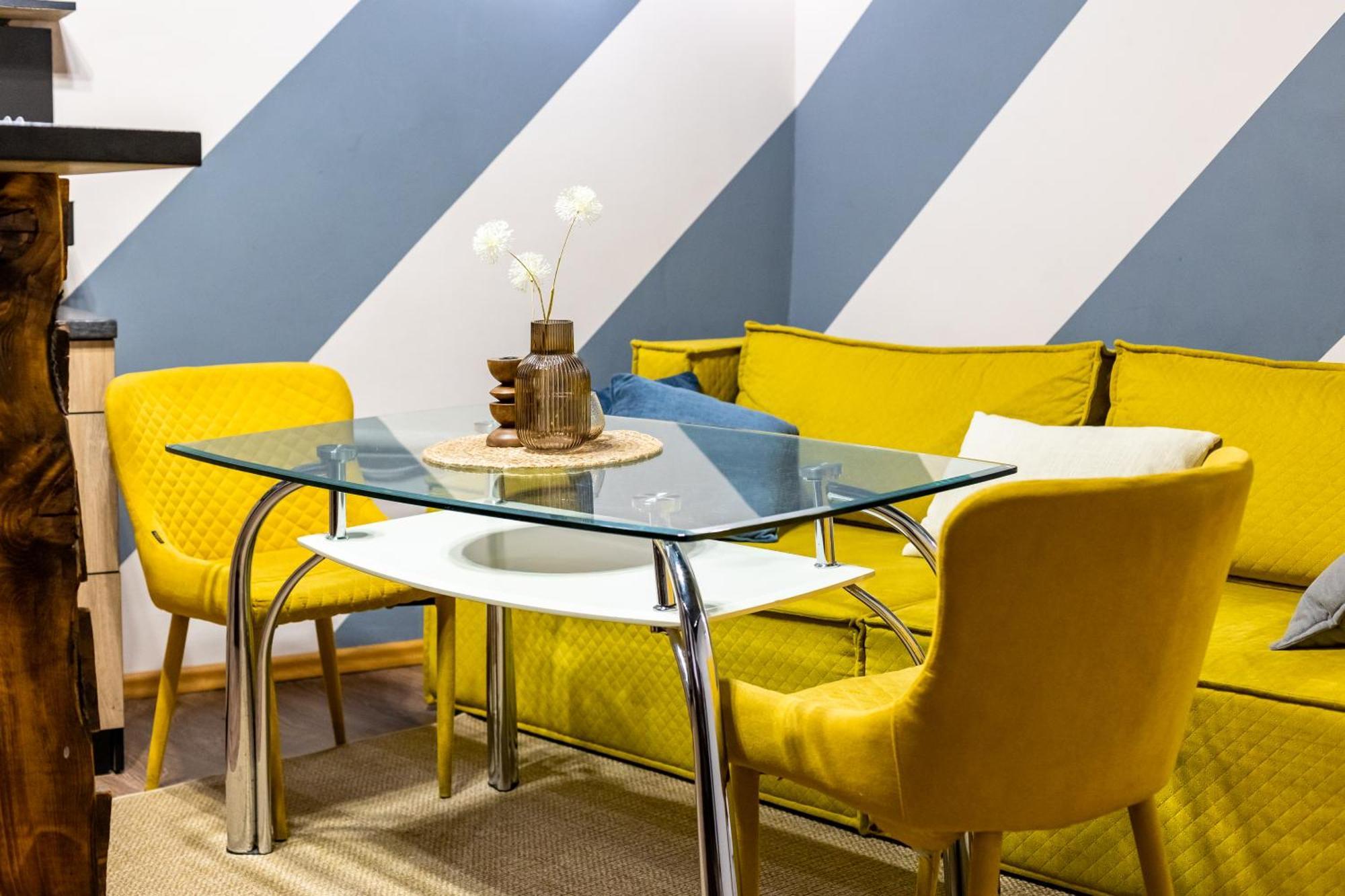 Avangard LChin*M Apartment Lviv Bagian luar foto