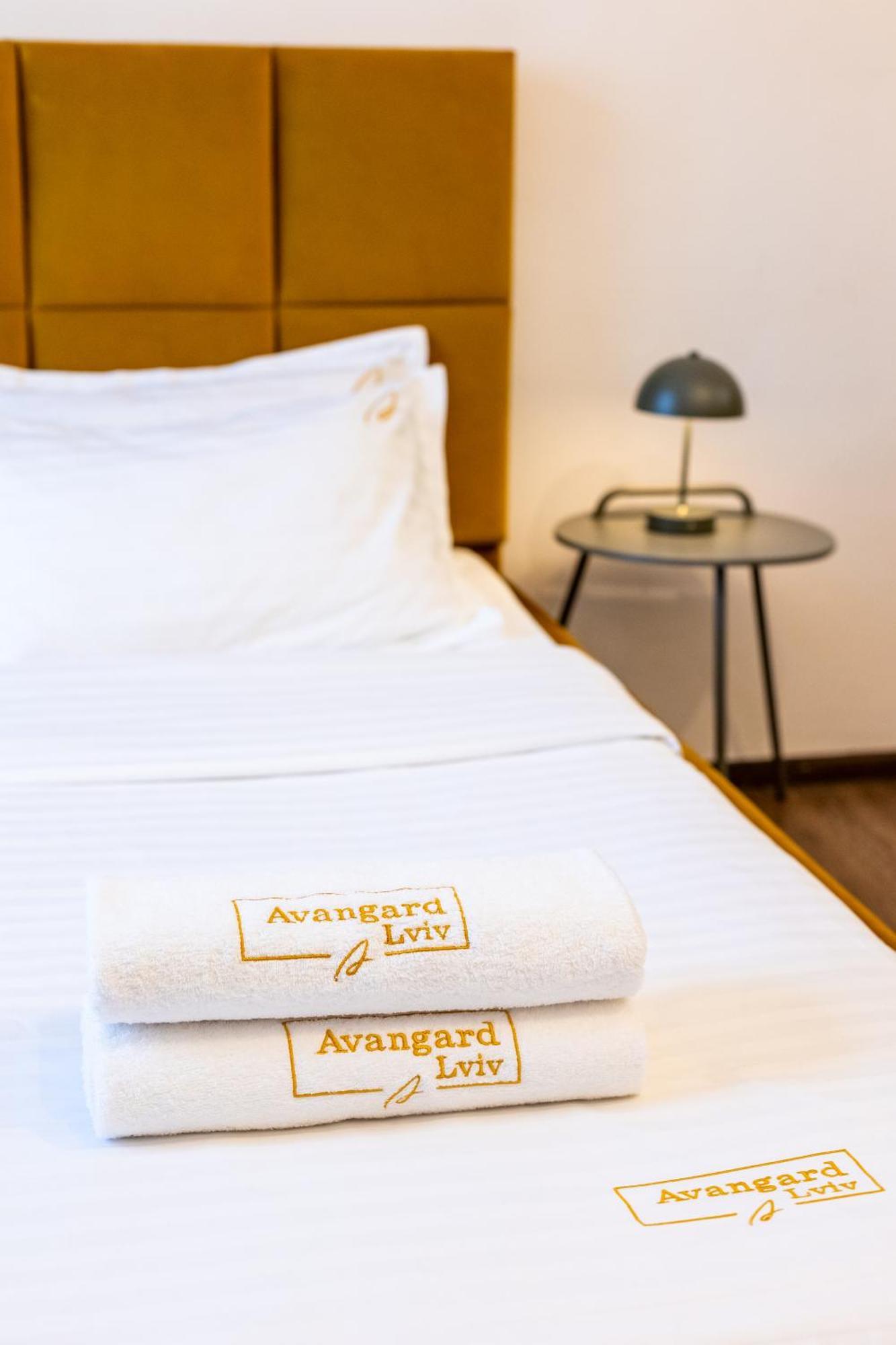 Avangard LChin*M Apartment Lviv Bagian luar foto