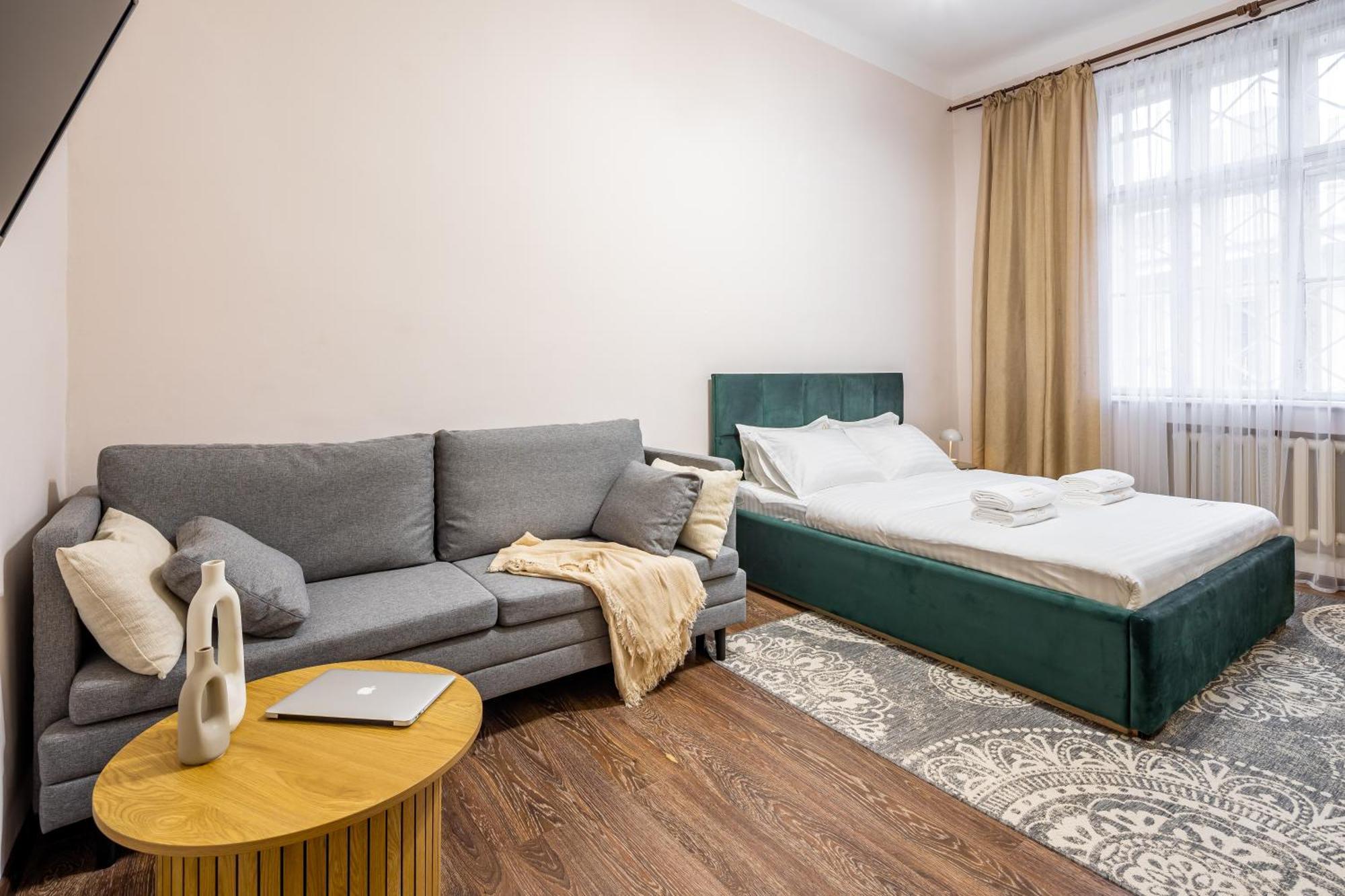 Avangard LChin*M Apartment Lviv Bagian luar foto