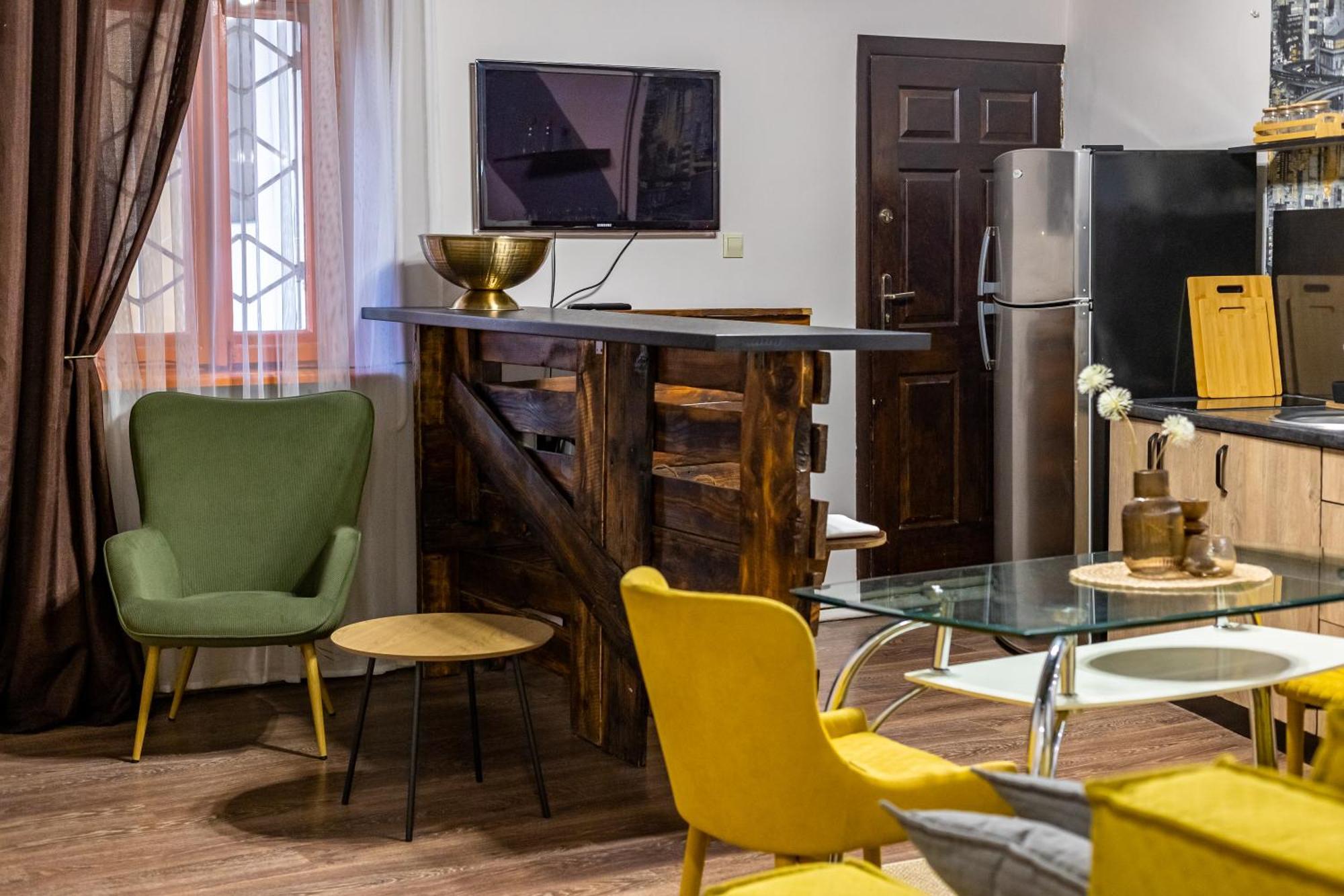 Avangard LChin*M Apartment Lviv Bagian luar foto