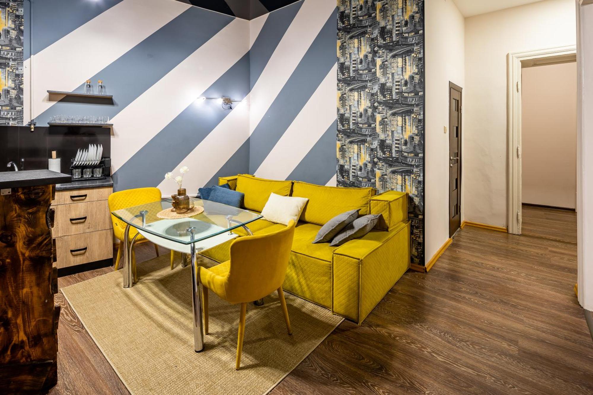 Avangard LChin*M Apartment Lviv Bagian luar foto