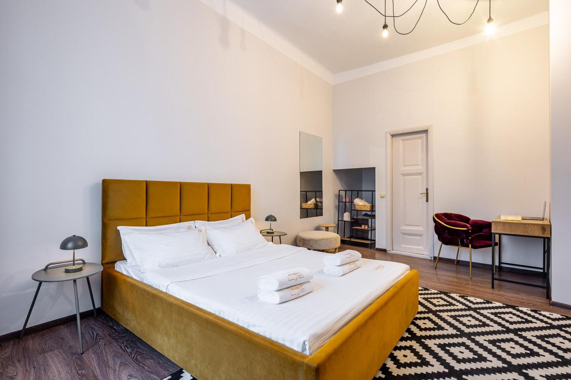 Avangard LChin*M Apartment Lviv Bagian luar foto