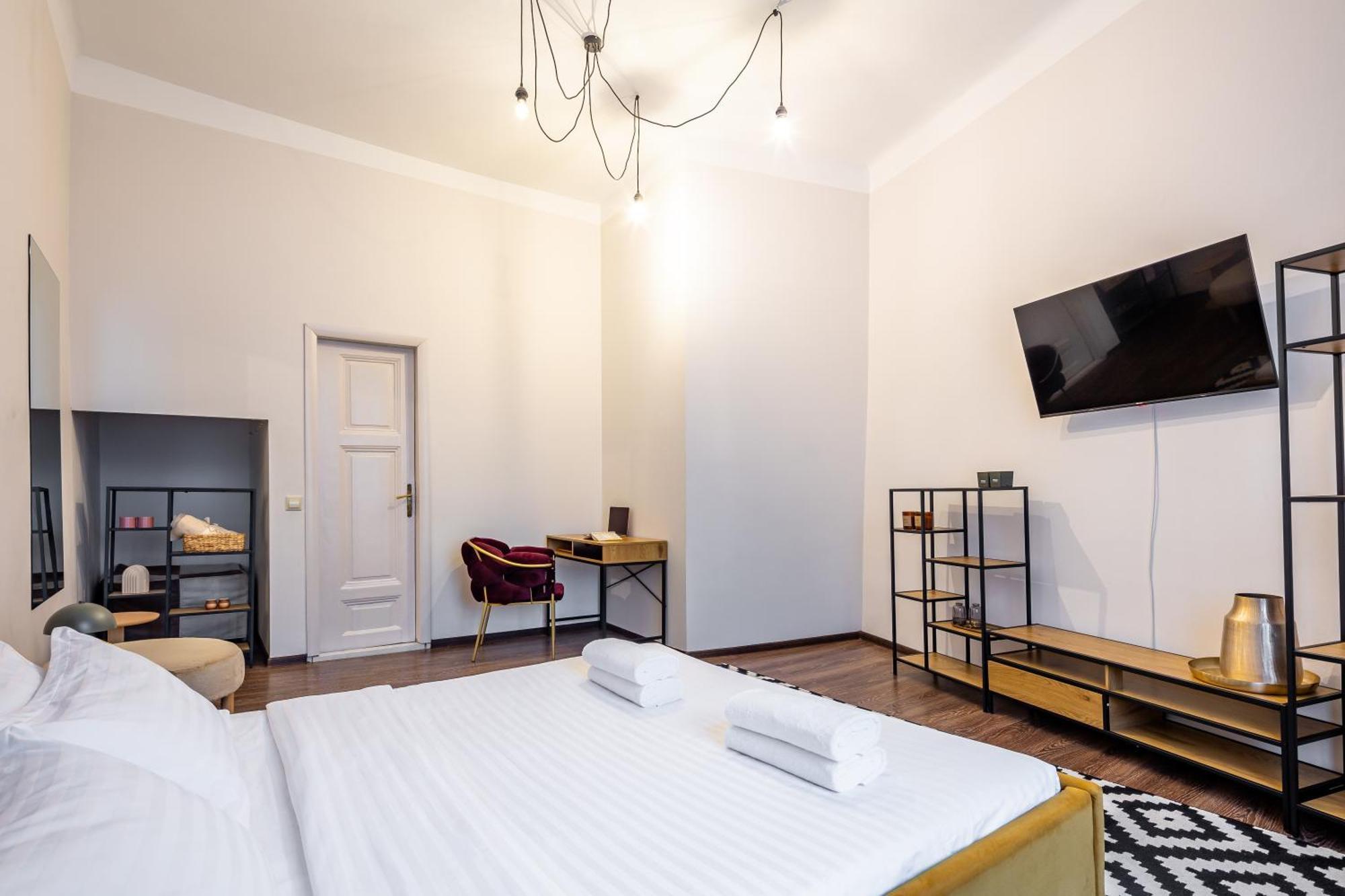 Avangard LChin*M Apartment Lviv Bagian luar foto