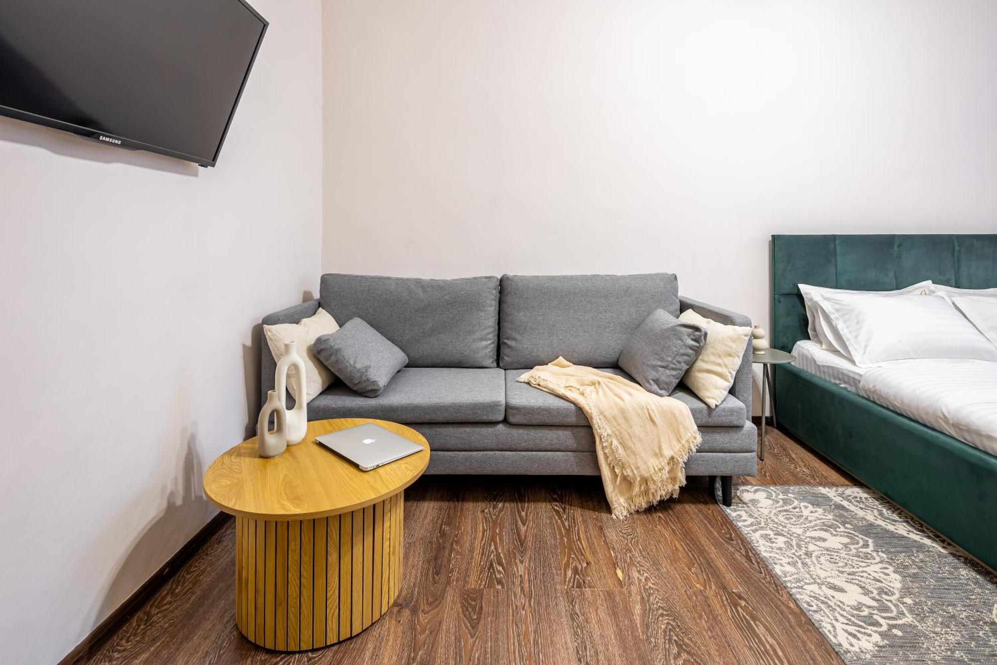 Avangard LChin*M Apartment Lviv Bagian luar foto