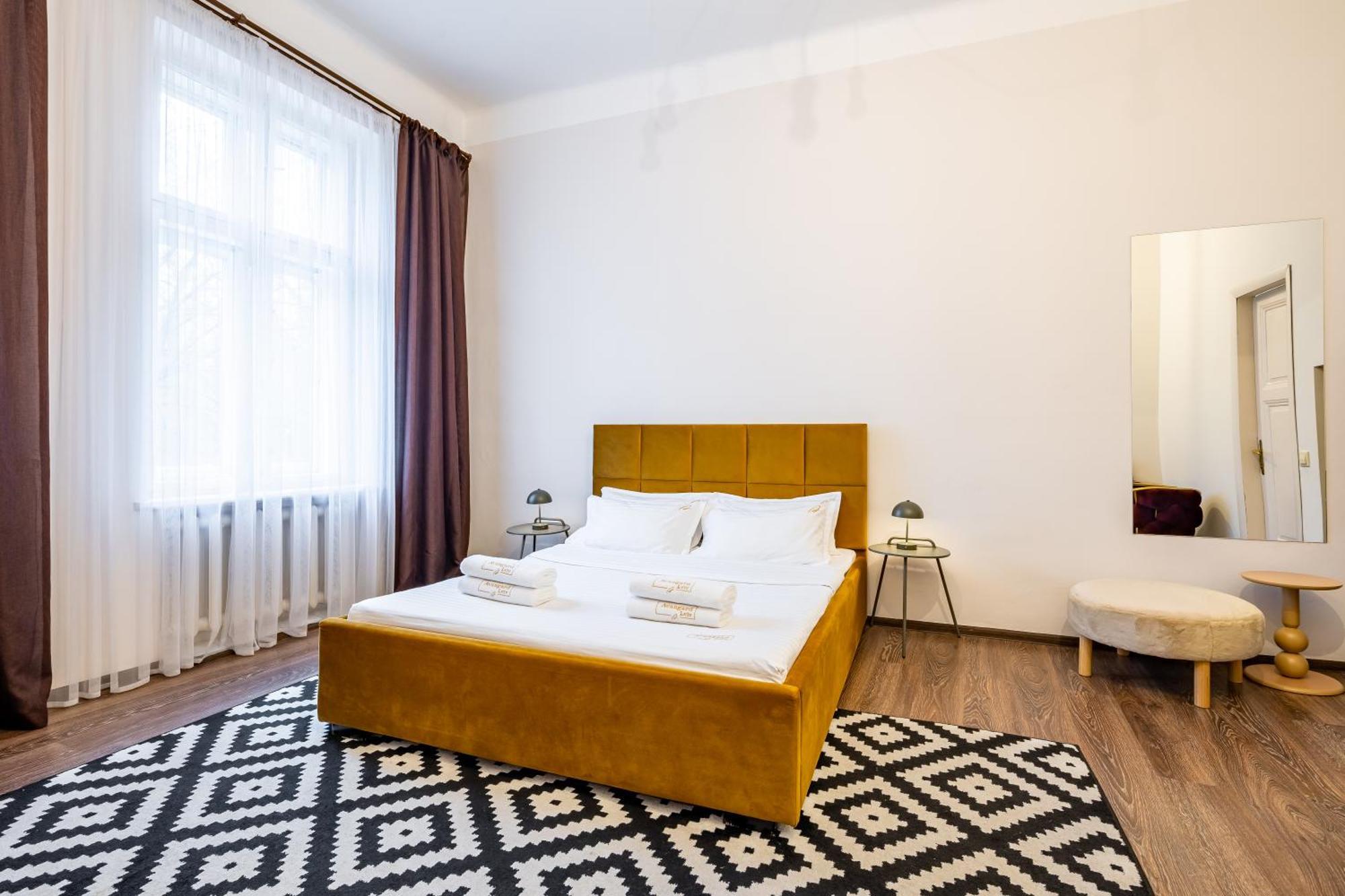 Avangard LChin*M Apartment Lviv Bagian luar foto