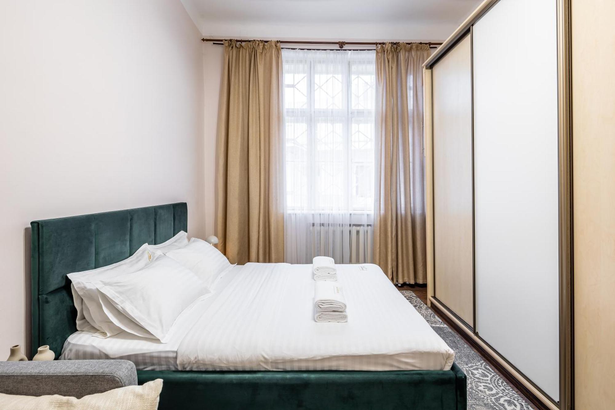 Avangard LChin*M Apartment Lviv Bagian luar foto